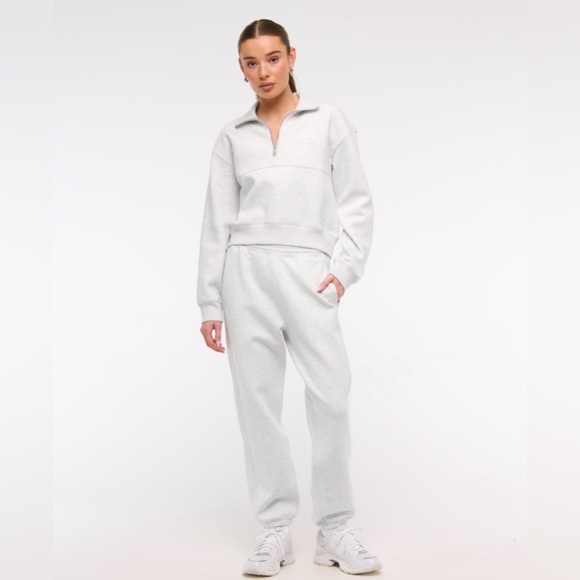 Abercrombie & Fitch YPB neoKnit Max Mid Rise Cinched Grey Joggers Size Small - Picture 6 of 6